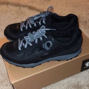 NEW Pearl Izumi Cycling Shoes Men size 8 or Women 8.5-9